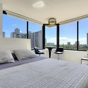 Waikiki Modern No Fee Location Aparthotel